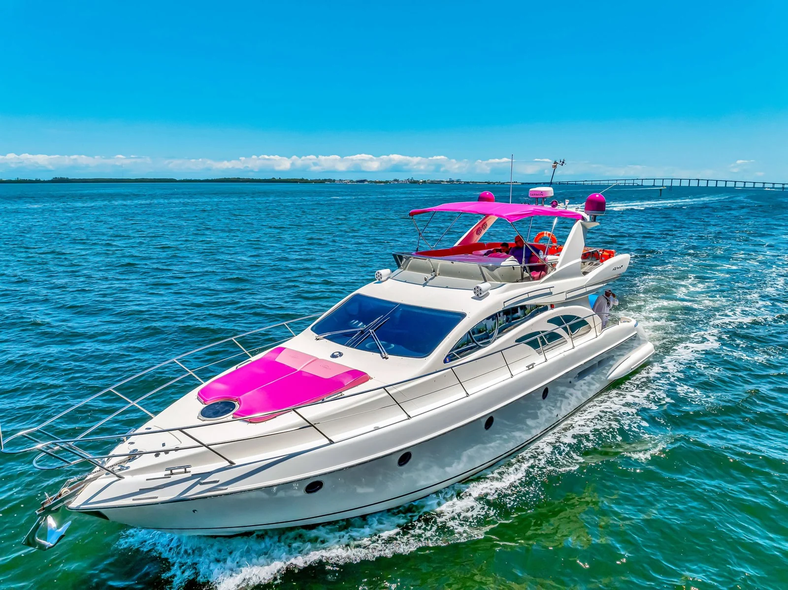 55 foot Azimut Pink — gallery photograph 1